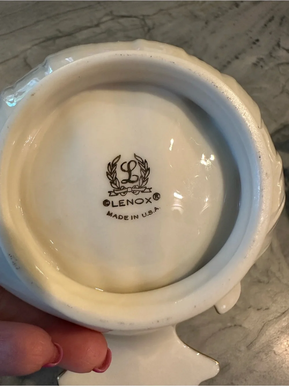 Lenox Cream Porcelain Shell Dishes with Gold Trim (Pair)